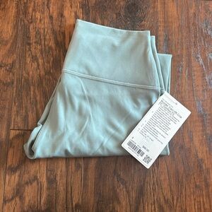 Lululemon Wunder Train Contour Fit Crop